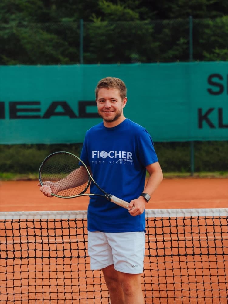 Trainer Patrick Fischer auf dem Tennisplatz